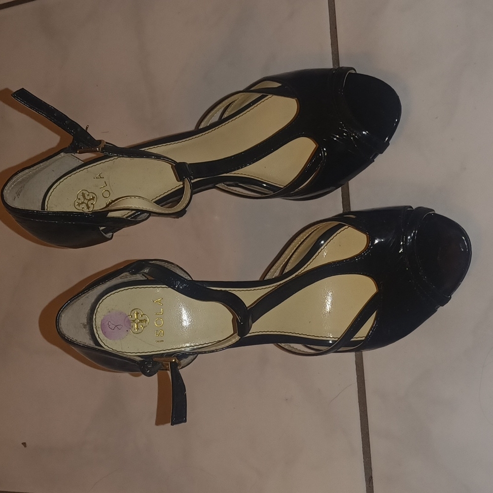 Isola black T-strap pumps size 8 4" heel